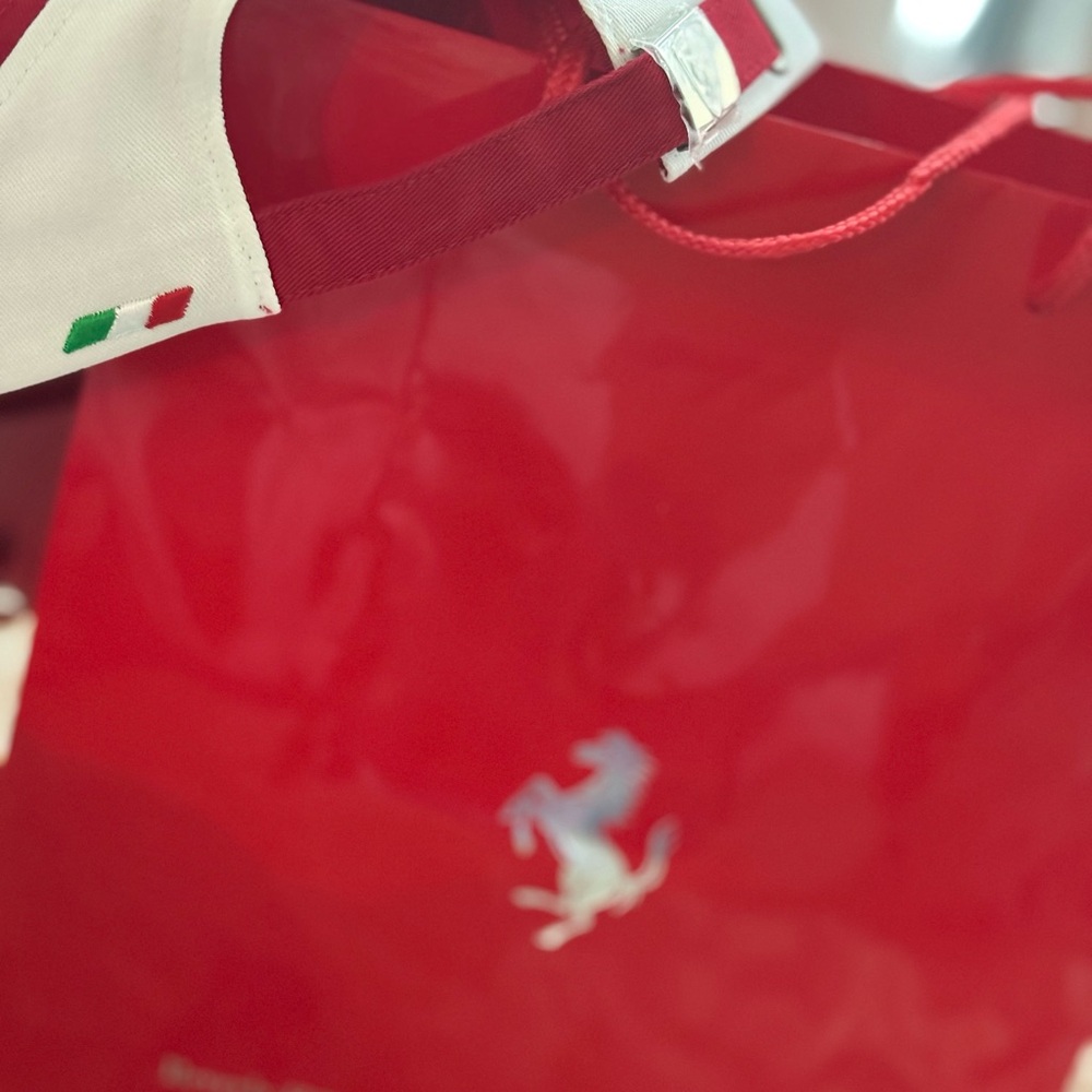 Ferrari Iconic Red Hat - Picture 8 of 10